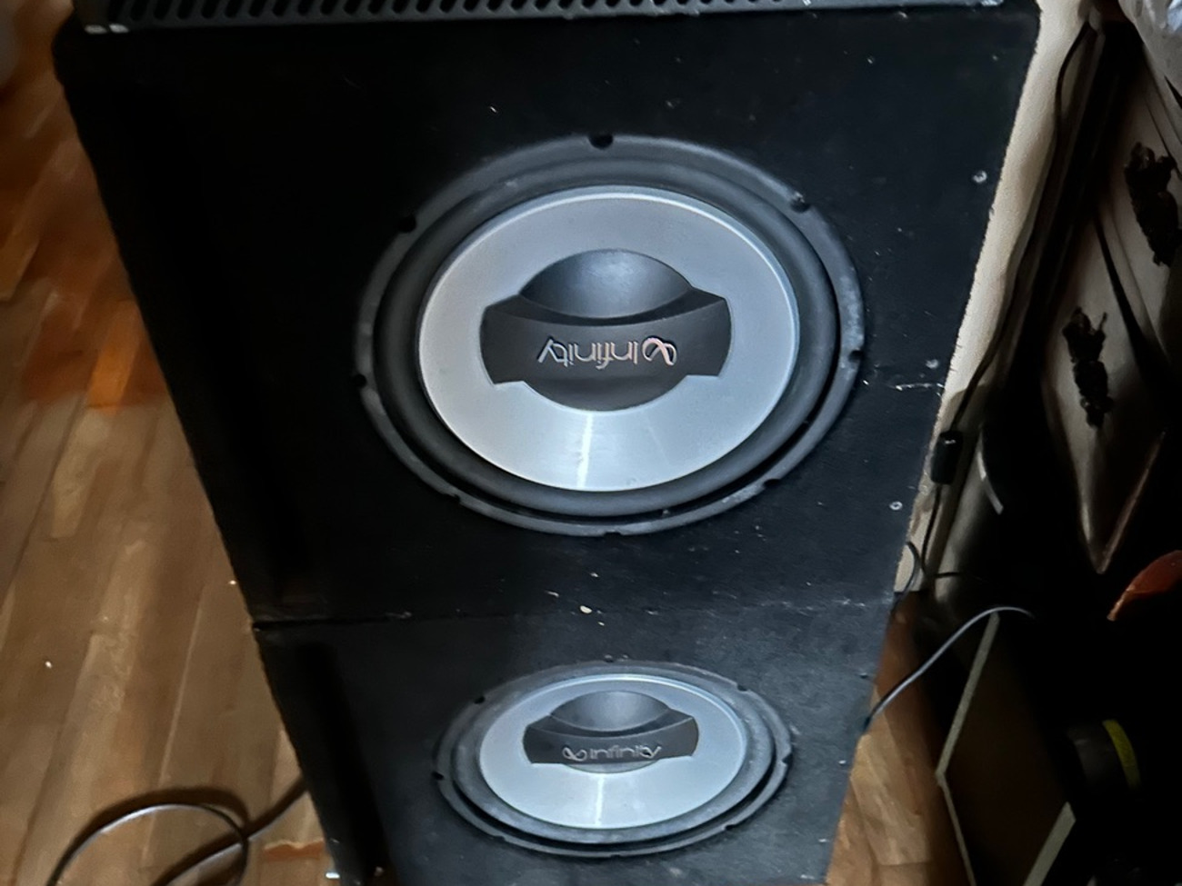 Infinity 12" subwoofers a pair and amplifiere