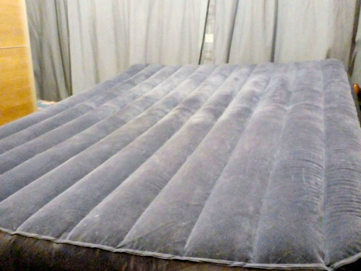 Inflatable raised double air bed