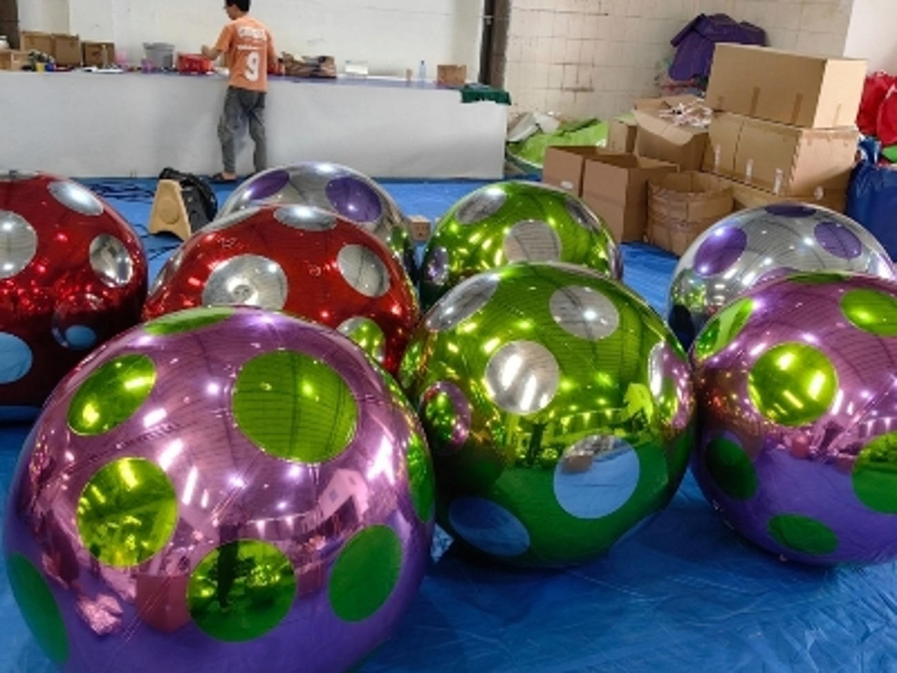 Inflatable mirror spheres - spotted x 9 shiny metallic ball 