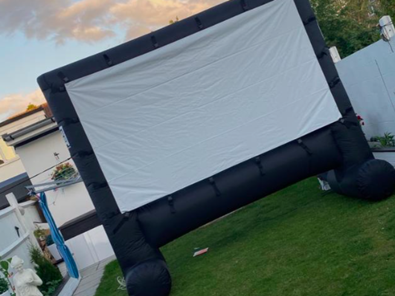 Inflatable outdoor movie screen