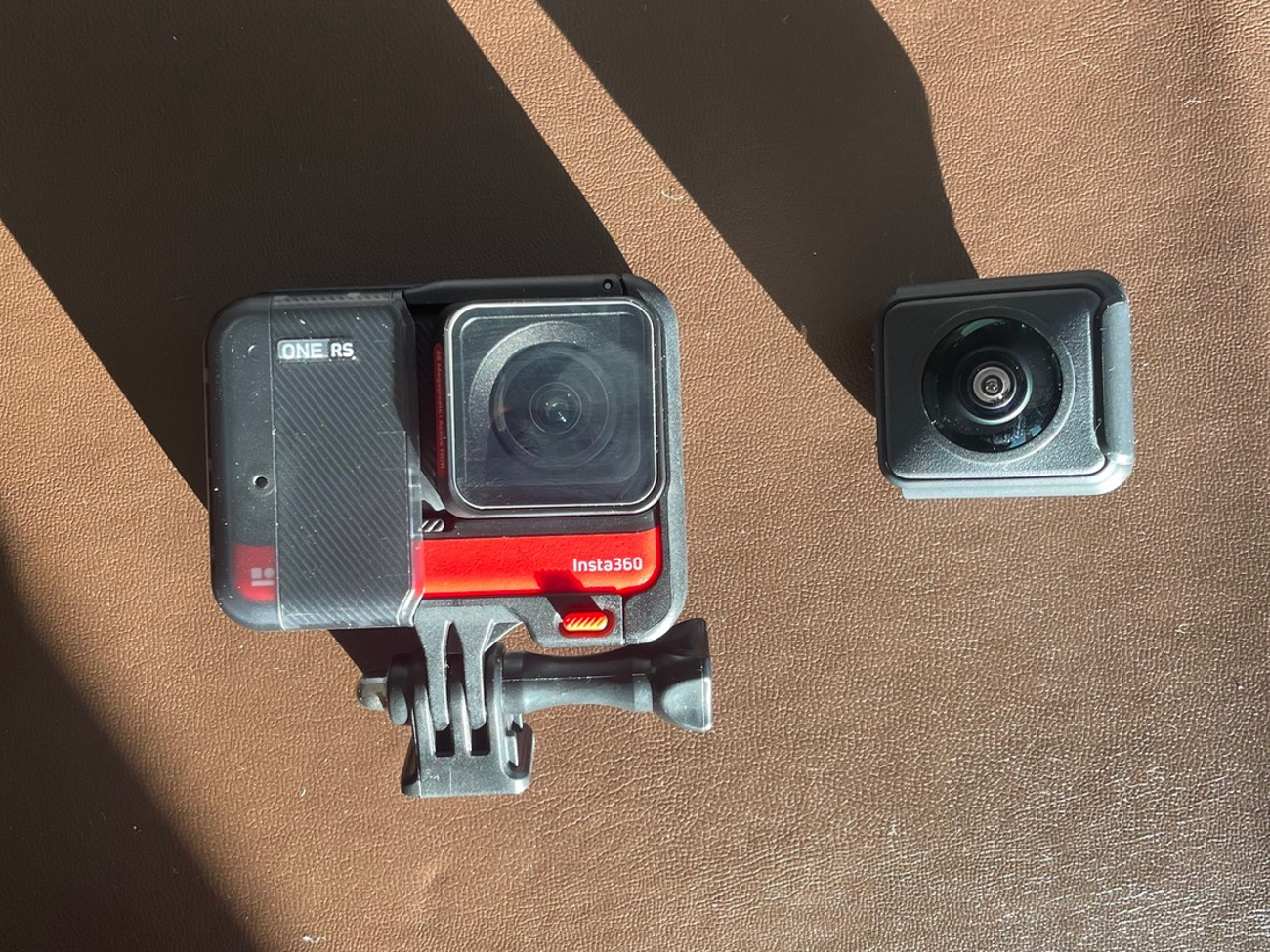 Insta360 one rs twin edition. 360 action camera kit.