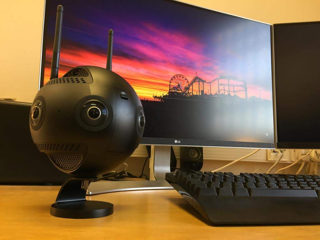 Insta360 pro 2 8k 3d camera