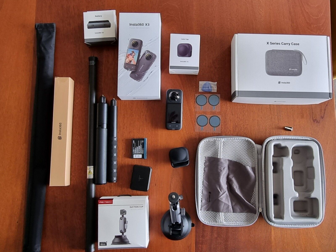 Insta360 x3  + 512gb micro sd (lots of accessories)