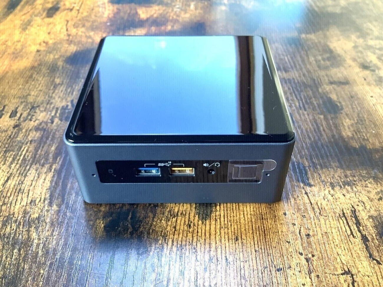 Intel nuc nuc8i7beh mini pc computer running windows 11
