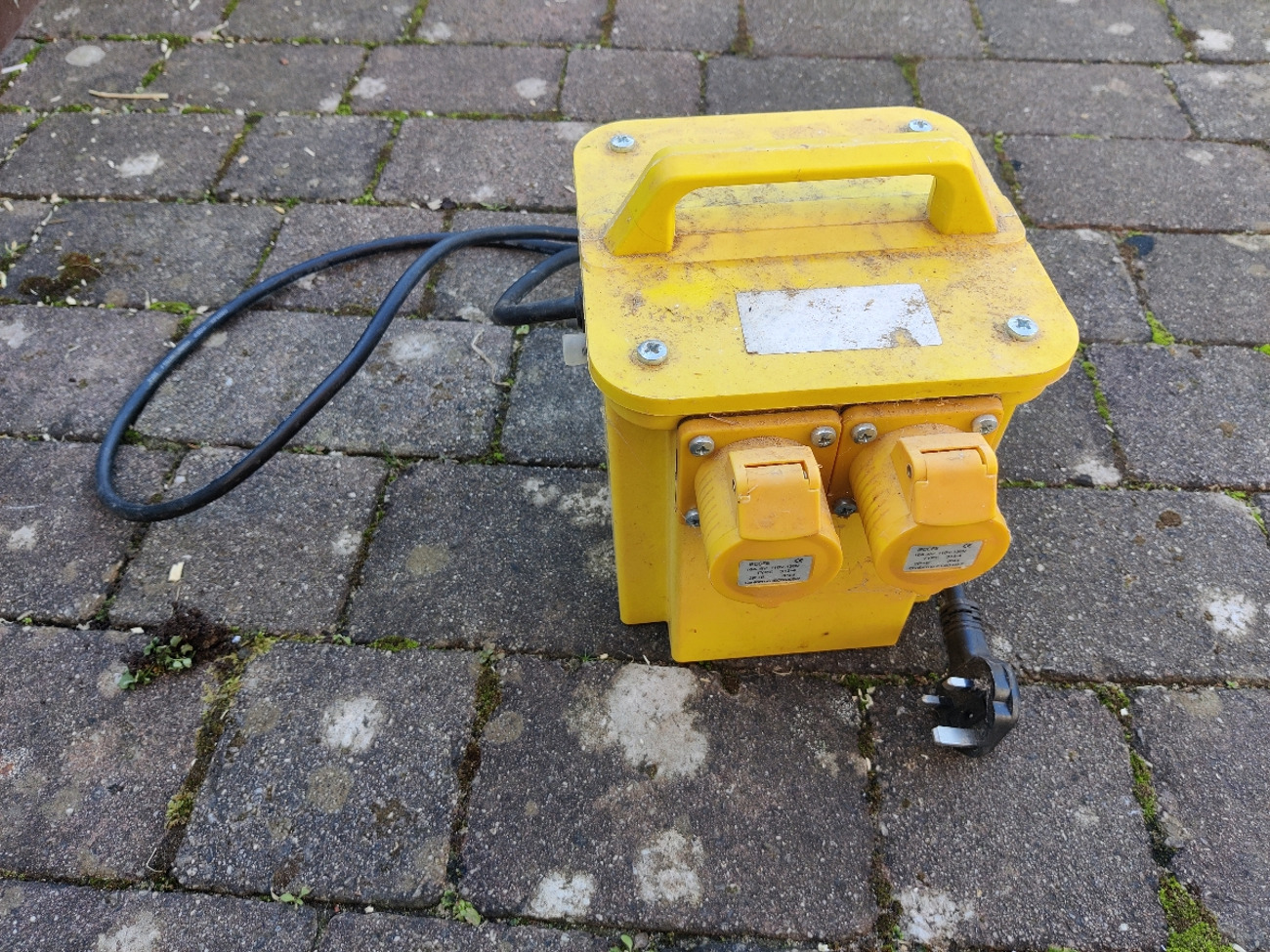 Isolating transformer