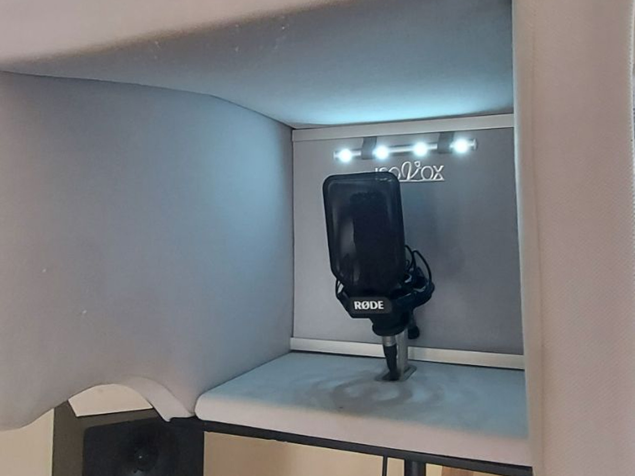 Isovox 2 portable  recording vocal booth