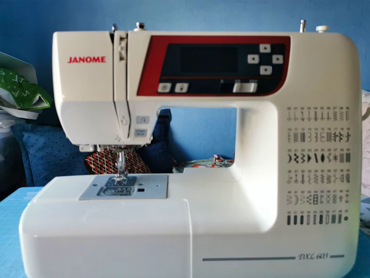 Janome dxl 603 electronic sewing machine