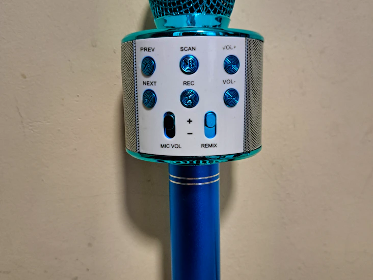 Karaoke microphone wireless bluetooth speaker