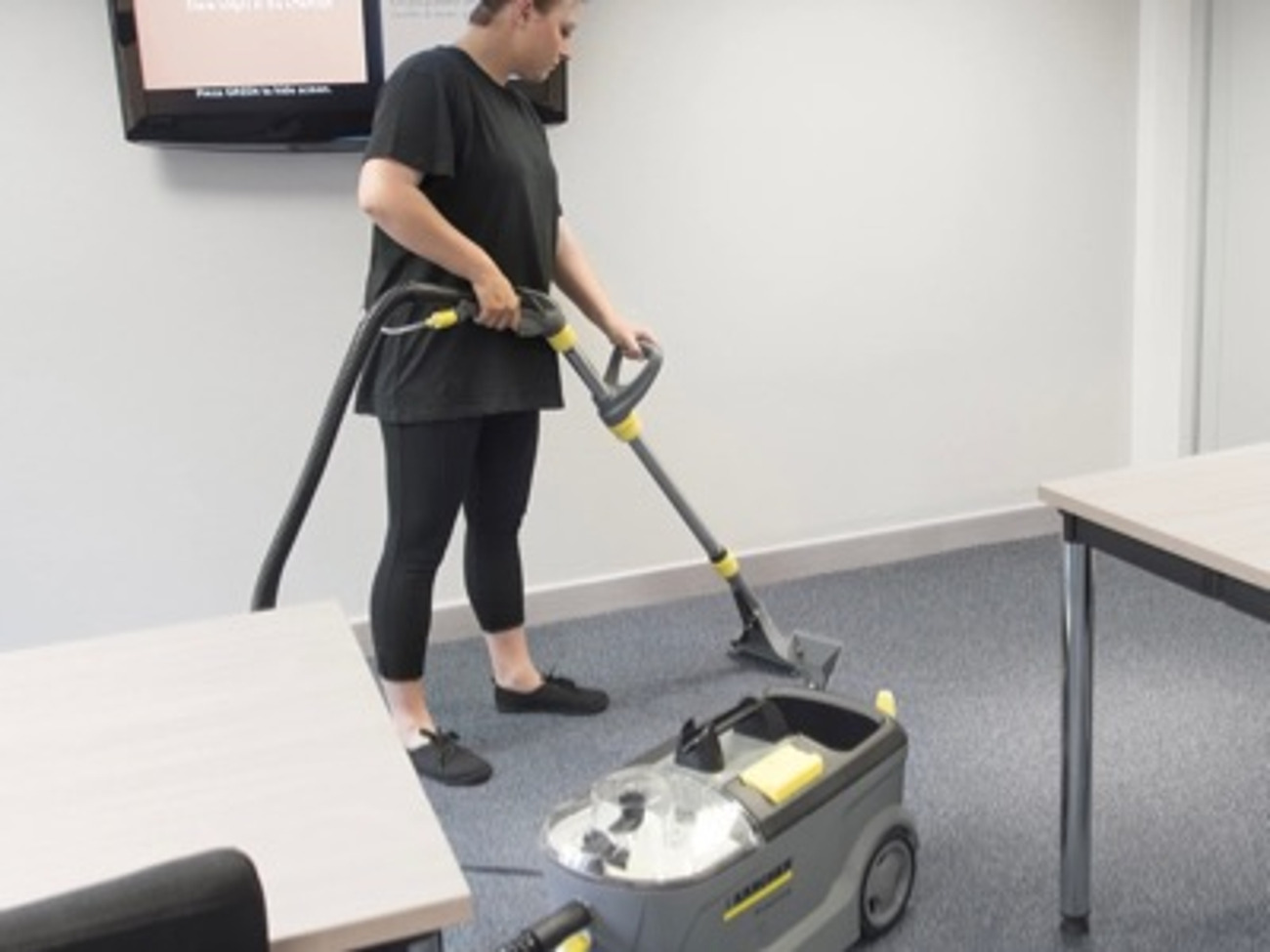 Karcher puzzi 10/1 carpet & upholstery cleaner