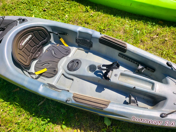 Kayak w/ fishing pole mount, paddle, and life jacket.