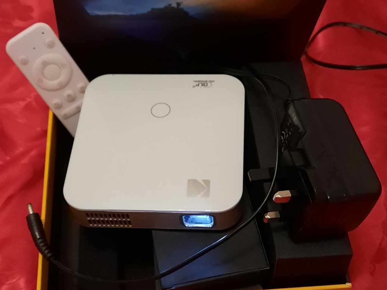 Kodak luma 350 portable smart projector