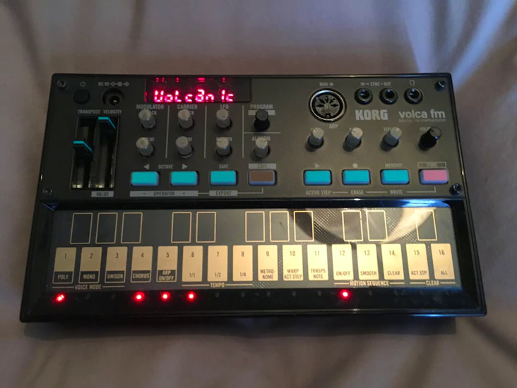 Korg volca fm synthesizer