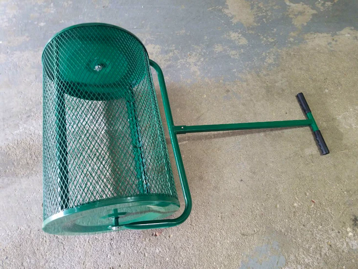 Landzie compost / peat moss spreader