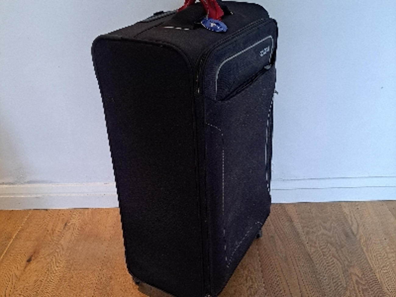 Large american tourister suitcase 