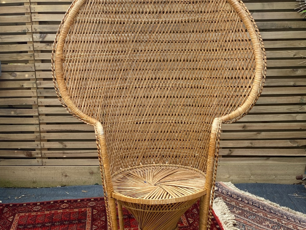 Large peacock chair - twisted base