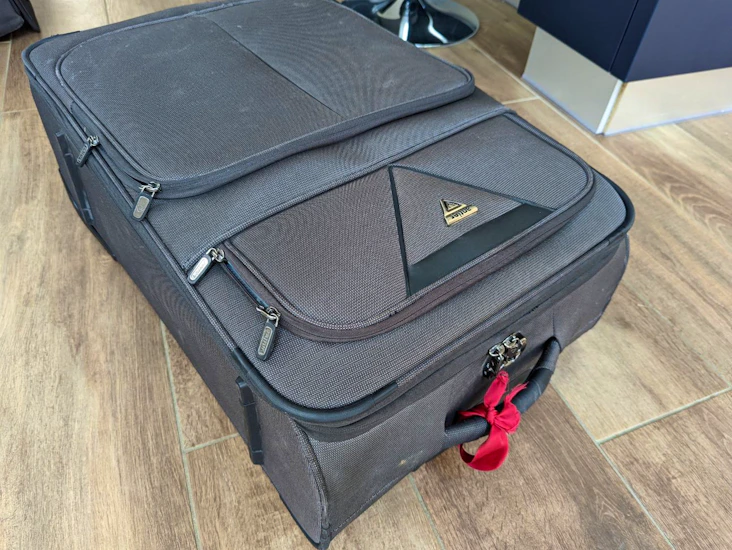 Large suitcase (hold luggage) with wheels/lock