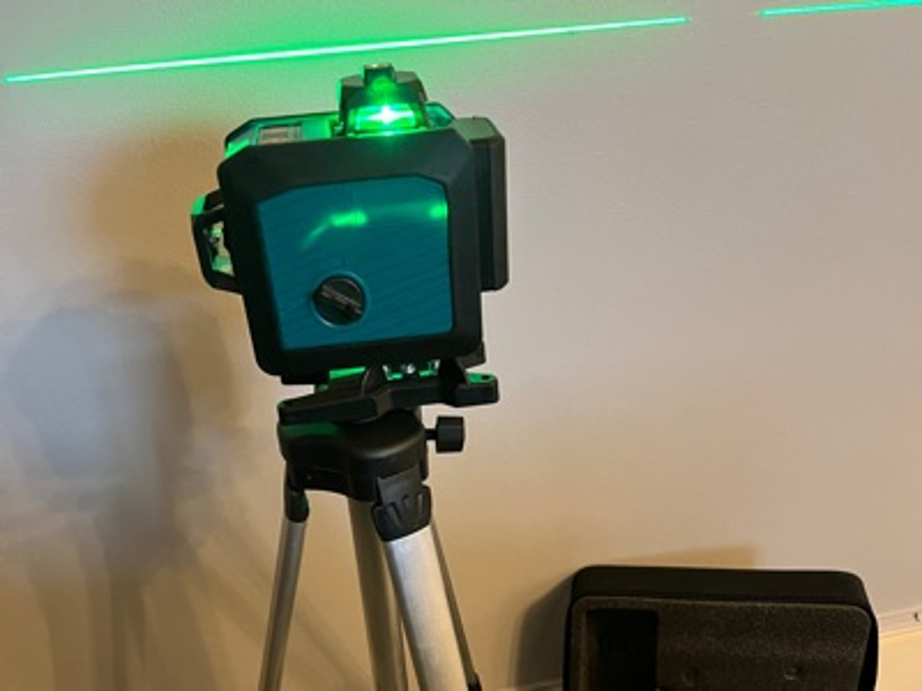 Laser level & tripod