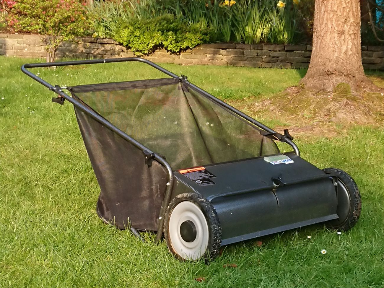 Lawnsweeper by handy 66cm / 26" push along (200l capacity)