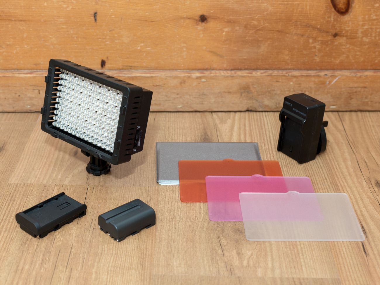 Led light, battery powered and portable