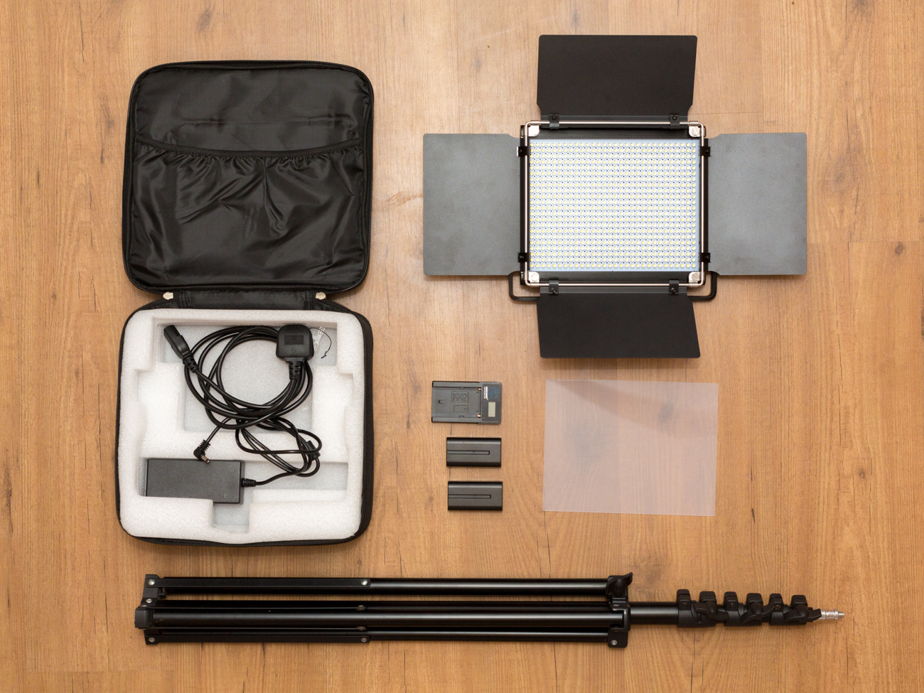 Led video or photo light panel, bi-colour (3200-5600k) and dimmable