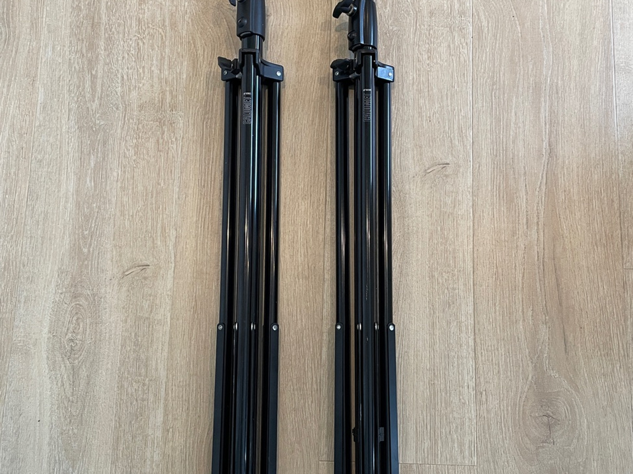 Light stand air cushioned