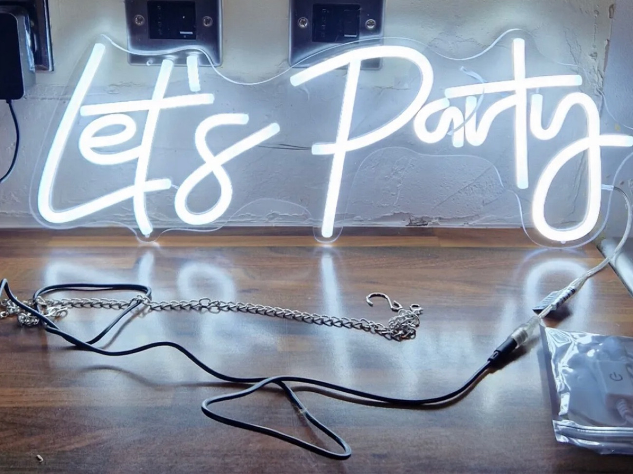 Light up sign "lets party " white neon