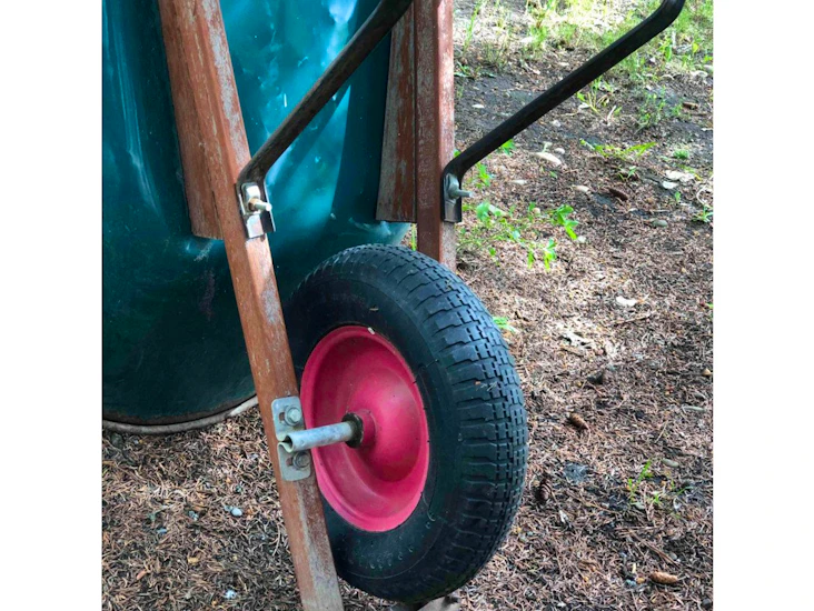 Light weight wheelbarrow