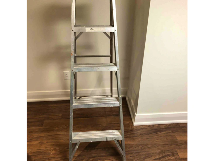Lite 5-step portable ladder