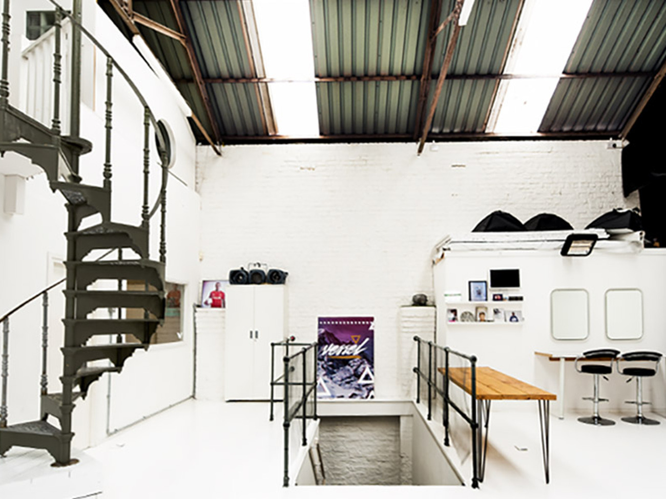 Liverpool studio 1hr booking - inc lighting / smoke / wind