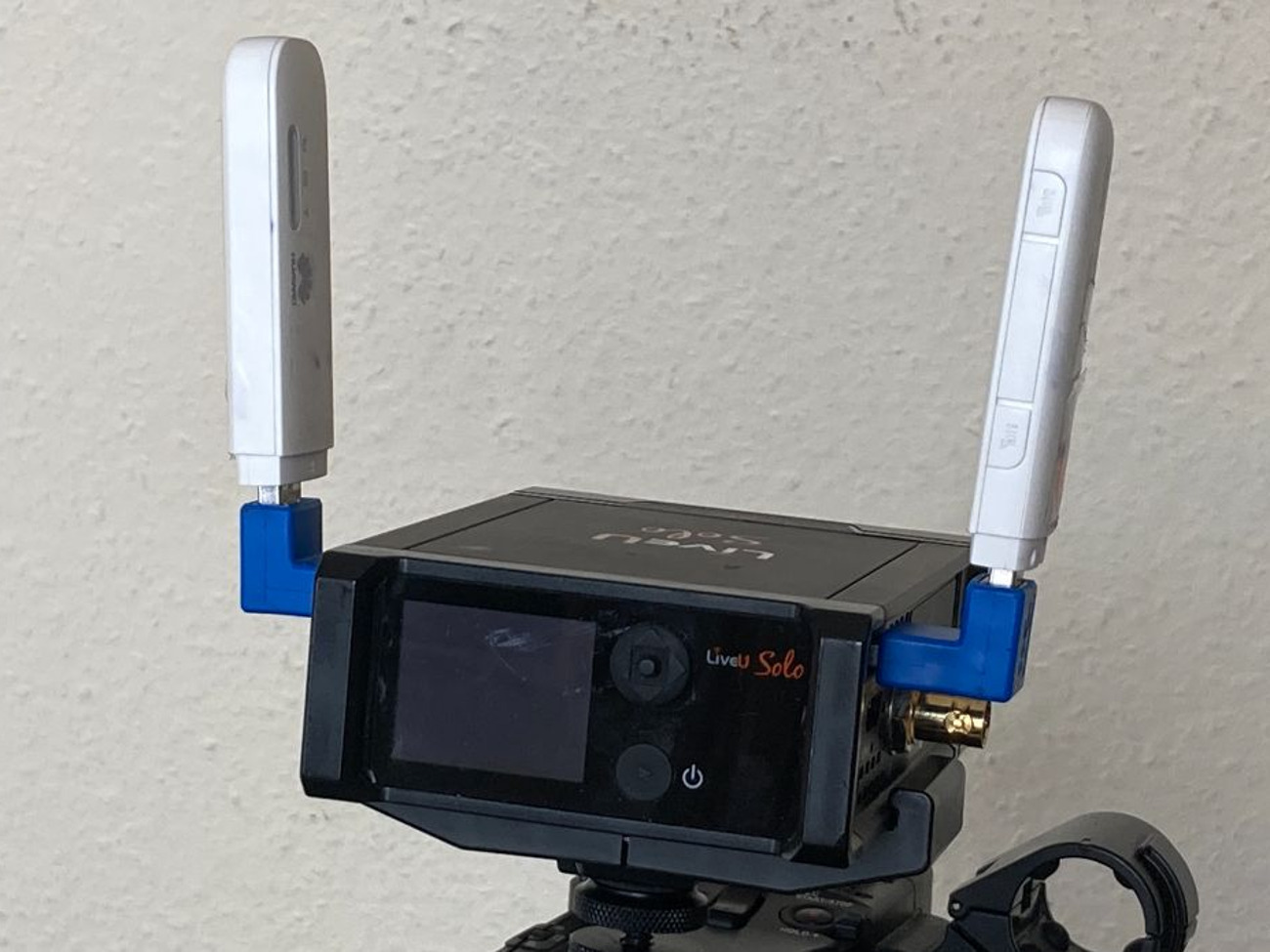 Liveu solo streaming sdi/hdmi, no data, power for 6.5hr