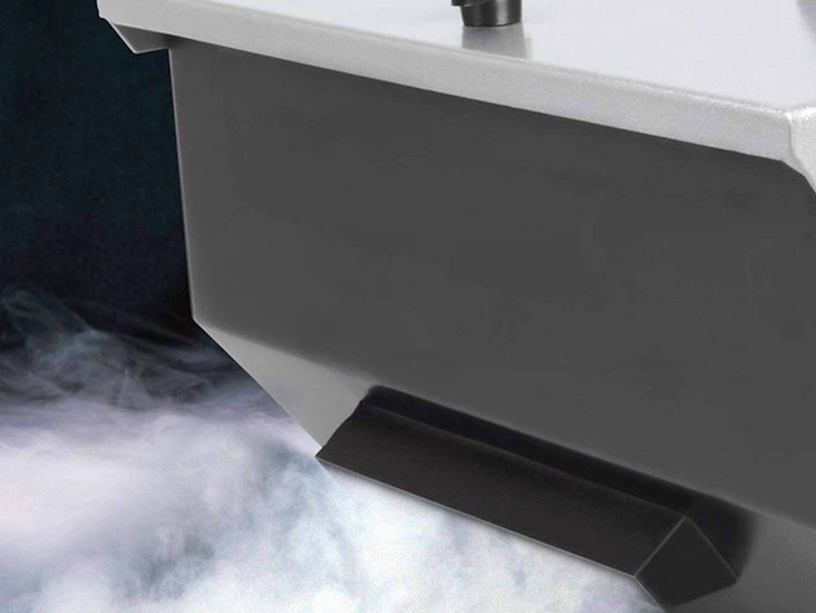 Low lying dry ice effect smoke fog machine without liquid