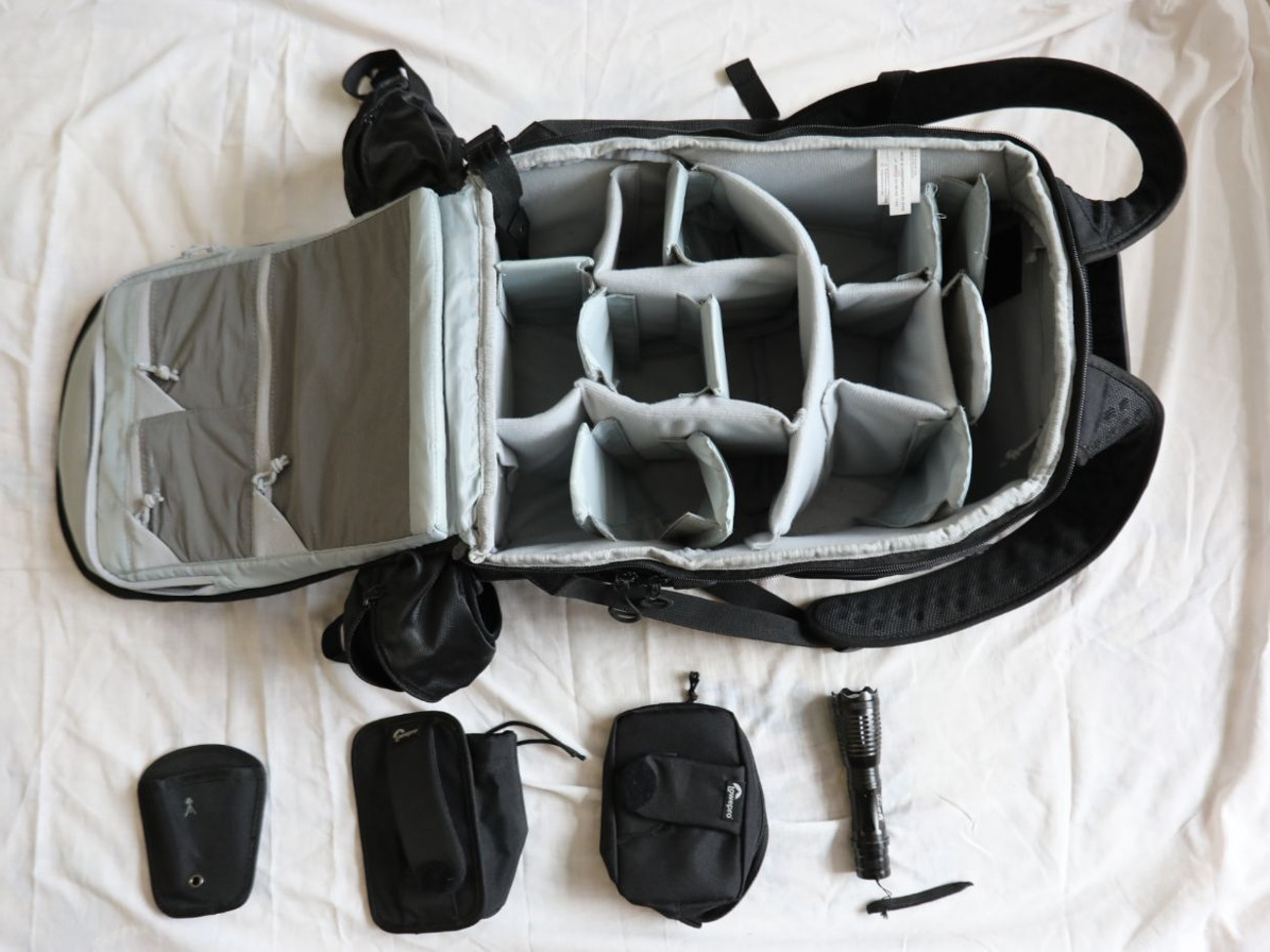 Lowepro protactic 450 aw rucksack + xml-t6 ultrafire flashlight