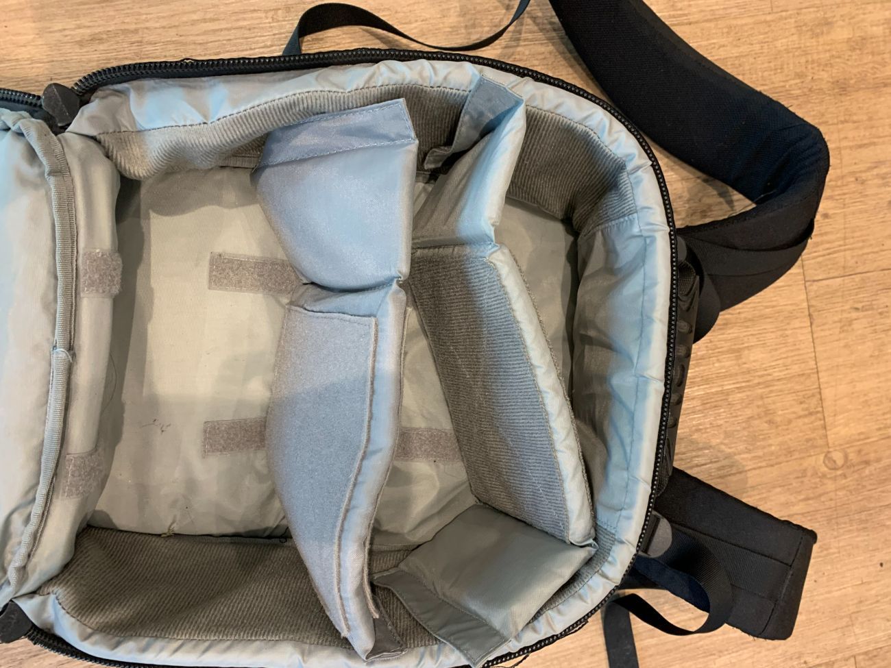 Rent Lowepro Vertex 100 AW Photo 14