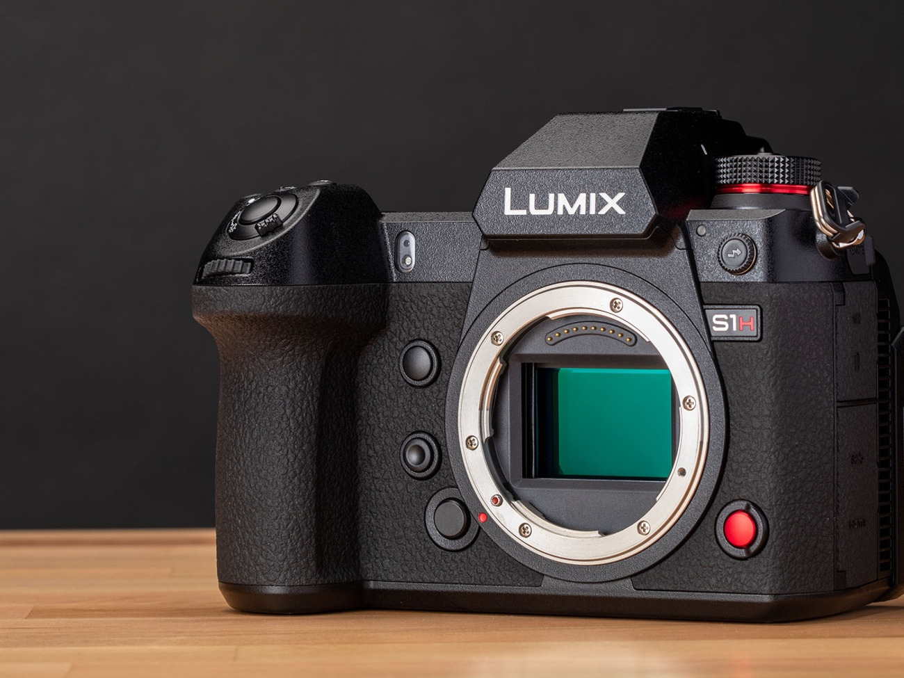Lumix s1h + adapter + 4 batteries + canon 24-70 +sigma 10-20