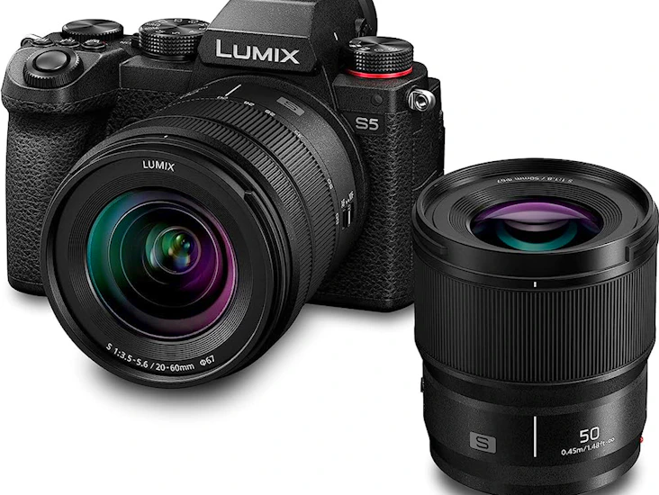 Lumix s5, 20-60mm kit lens, in small rig cage