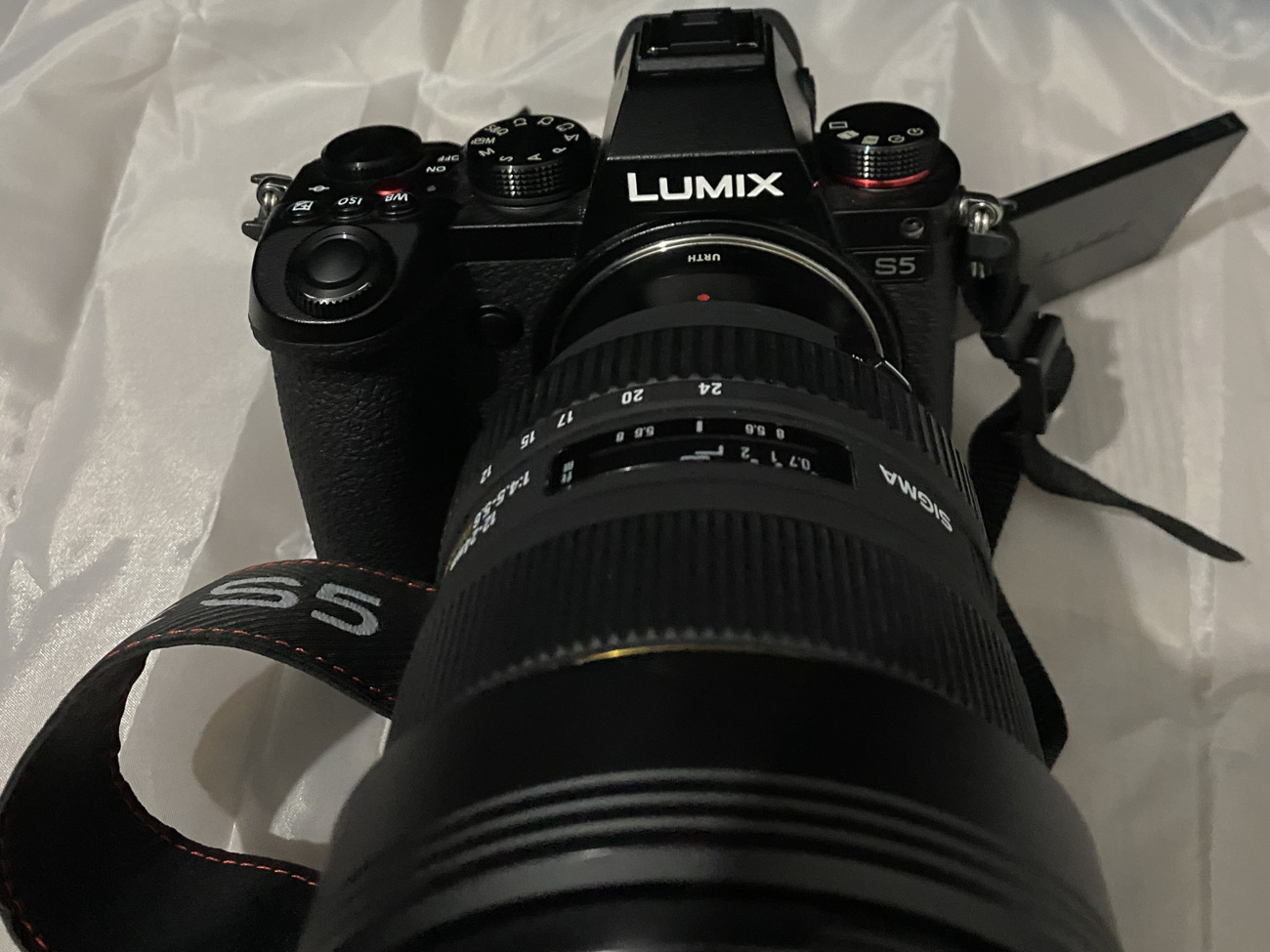 Lumix s5 camera & 18-24mm lens