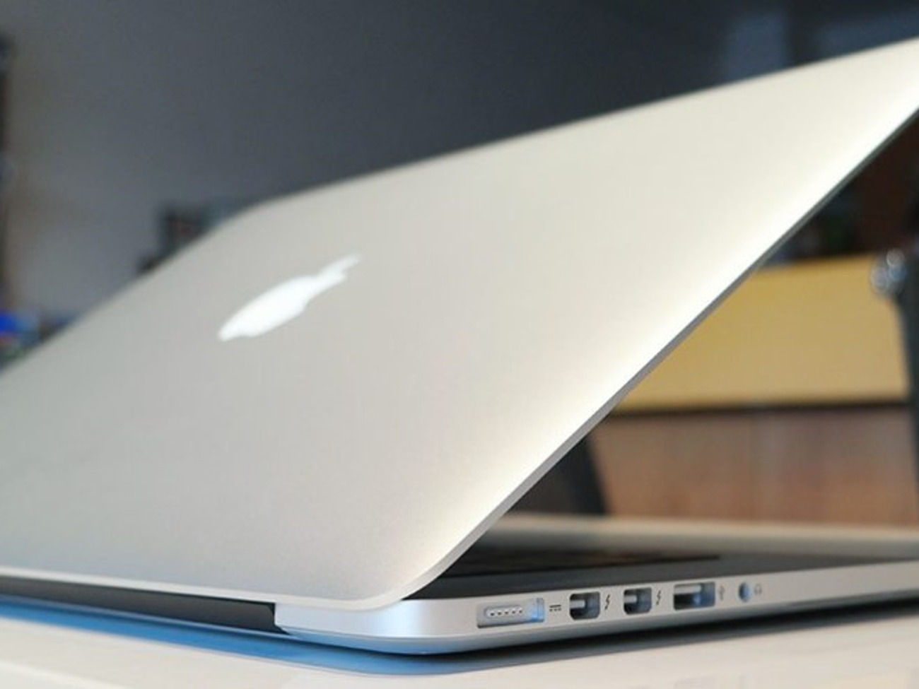 Macbook pro 15" i7 processor 16gb ram 1tb ssd