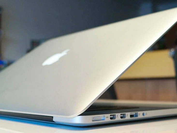 Macbook pro 15" i7 processor 16gb ram 1tb ssd
