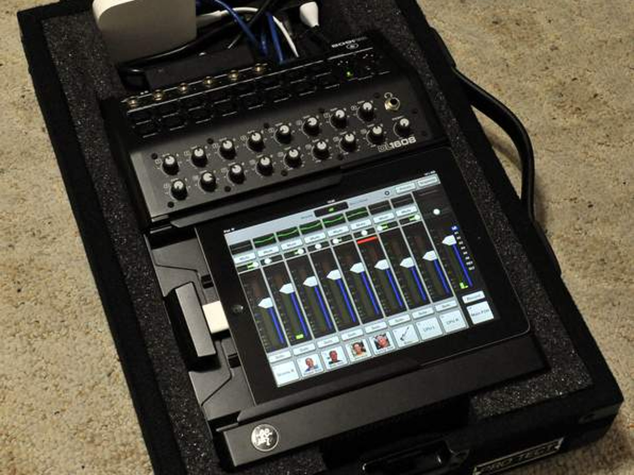 Mackie 1608 wireless digital mixer 
