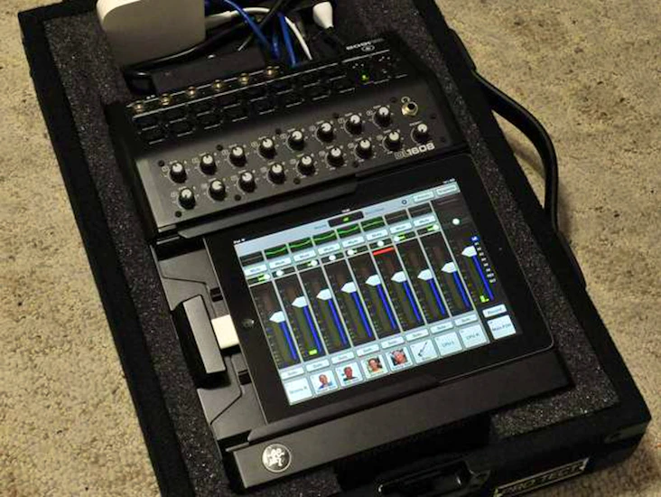 Mackie 1608 wireless digital mixer