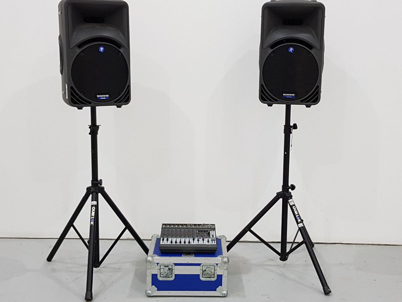 Mackie srm450 pa system with mixer & stands 