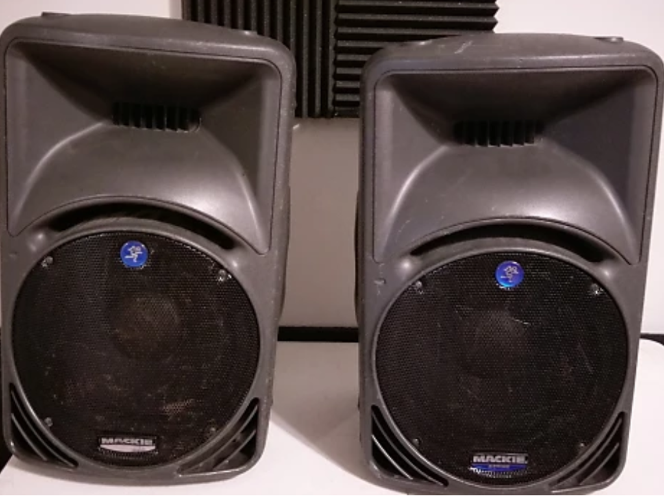 Mackie srm450 (v1) active loudspeakers on stands (pair)