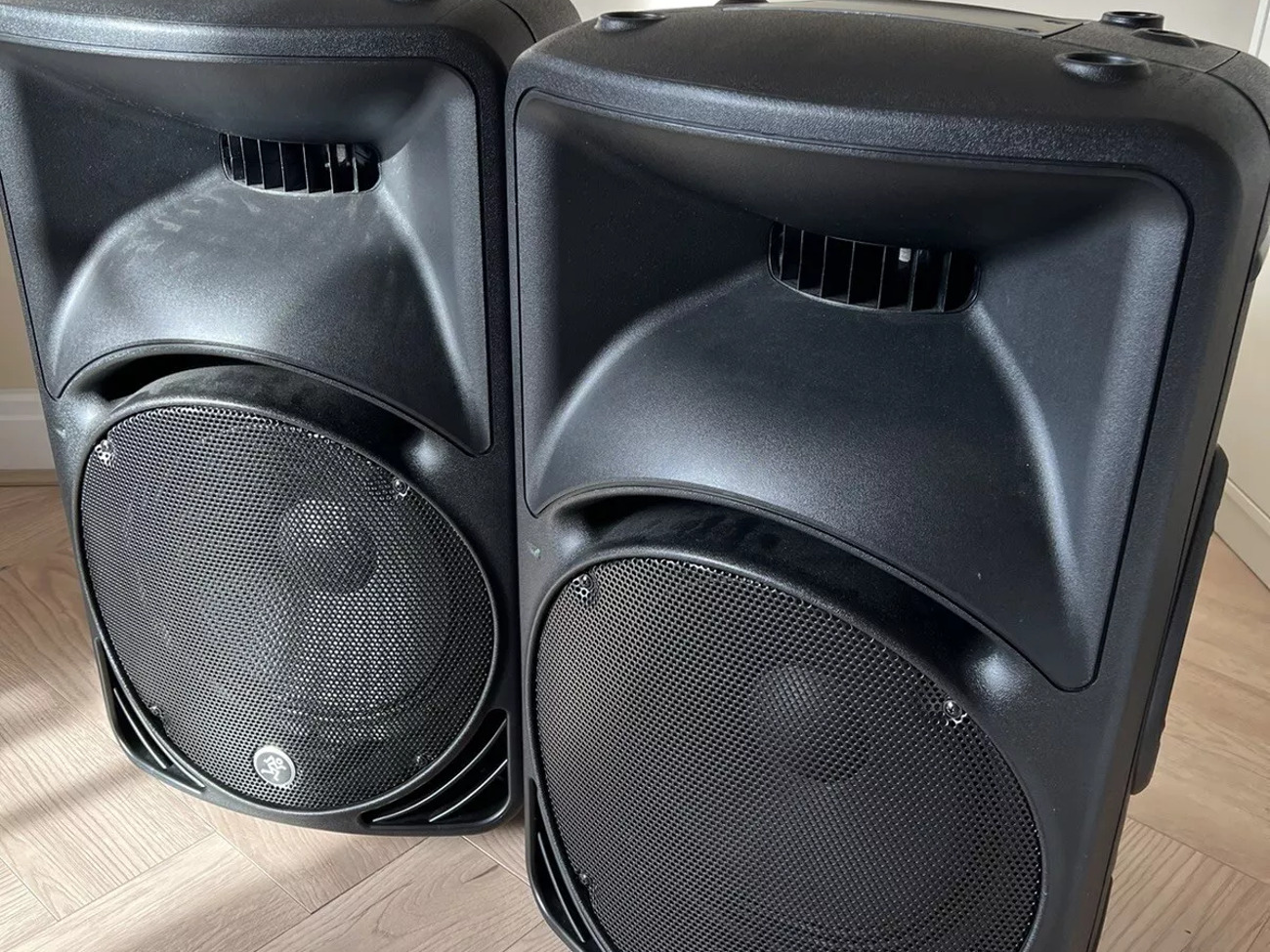 Mackie srm450 v3 1000w pa speaker pair