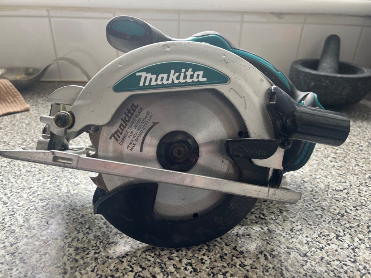 Makita bss610 circular saw