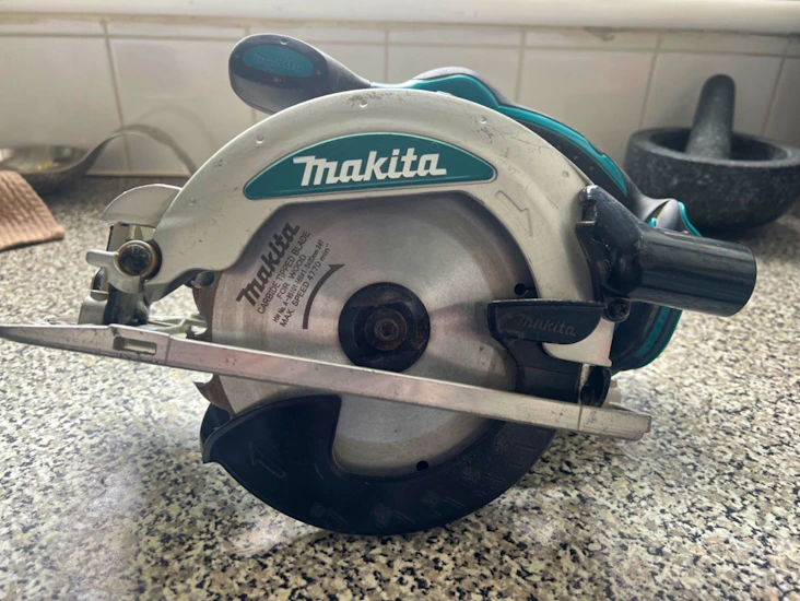 Makita bss610 circular saw