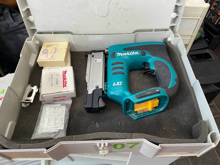 Makita headless pinner / nailer / neilgun