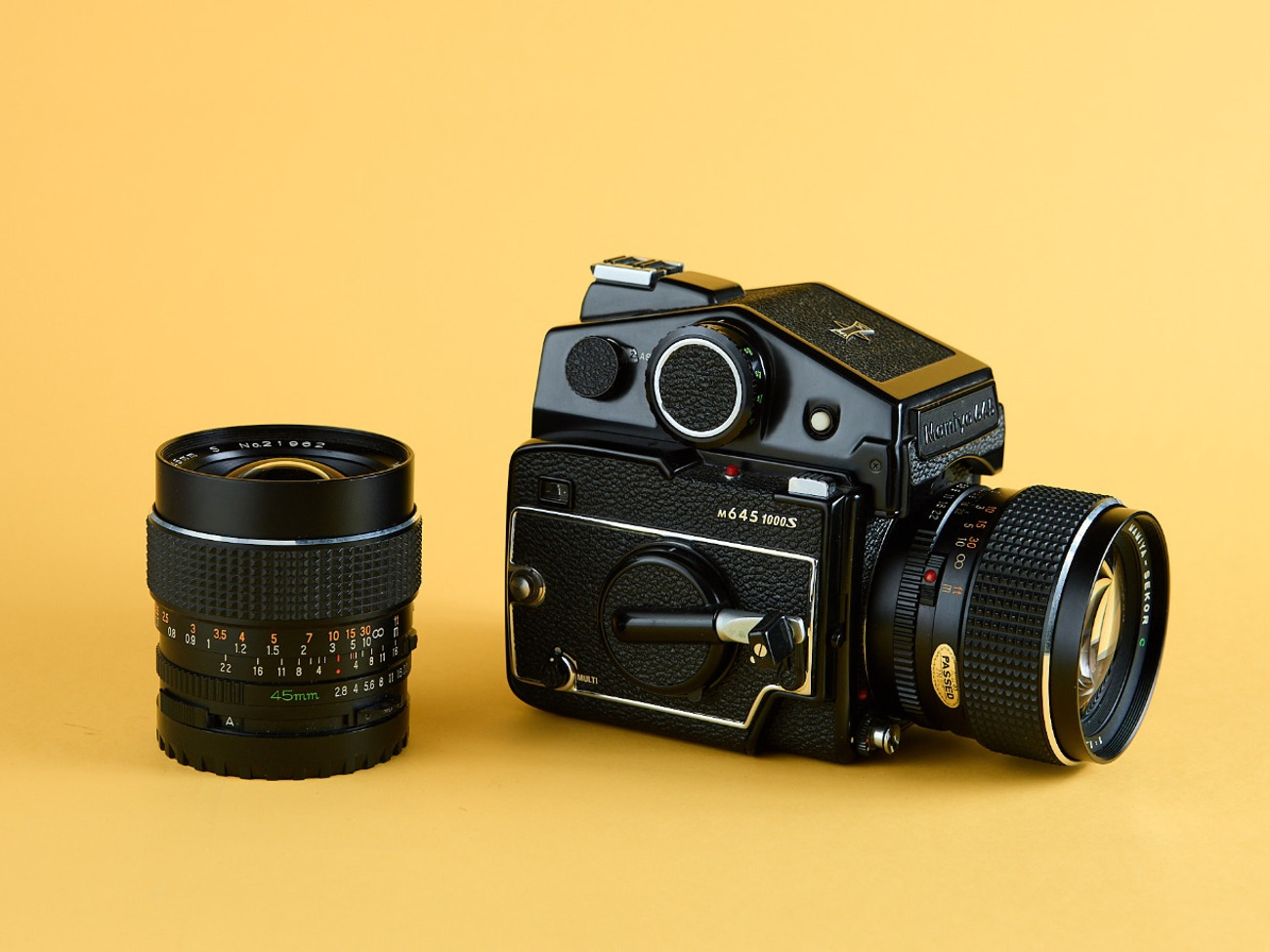 Rent Mamiya 645 1000s + 80mm 1.9 + 45mm 2.8 from Yoav P