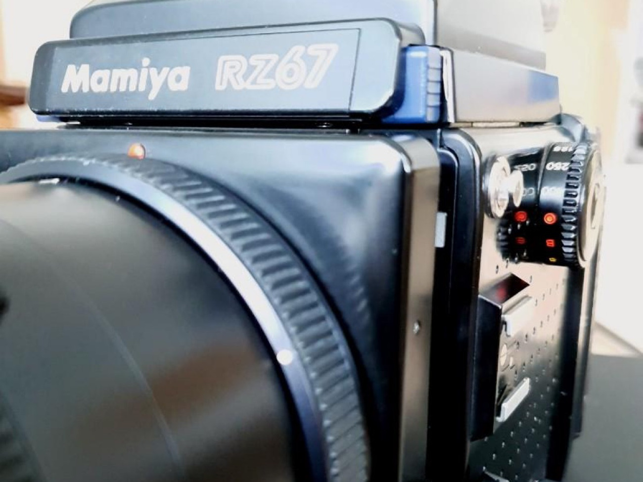 Mamiya rz67 body, prism and back 