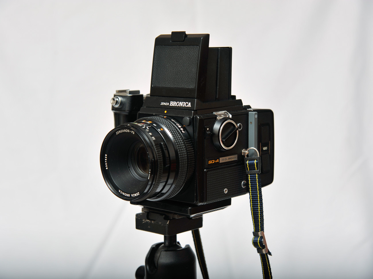 Bronica sq medium format camera with 80mm lens