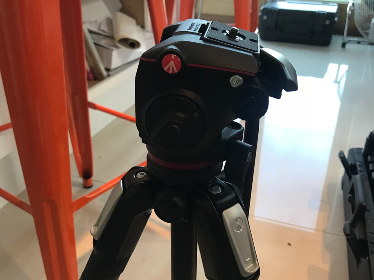 Manfrotto 055xprob tripod with video head & qr plate